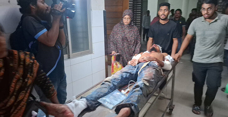 বাড়িতে হামলা করে যুবককে হত্যা, ভাই-বোনকে কুপিয়ে জখম