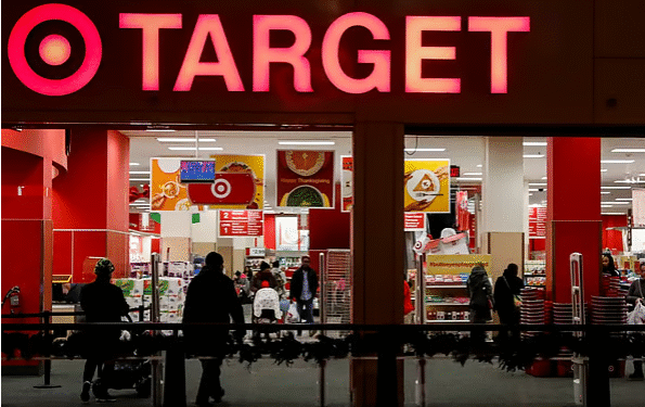 টেক্সাসে বন্দুকধারীর গুলিতে একটি দোকানের পার্কিংয়ে নিহত ৩