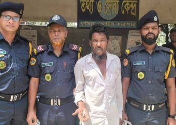 গাঁজা নিয়ে কারাবন্দিদের দেখতে যাওয়ায় এক মাসের কারাদণ্ড