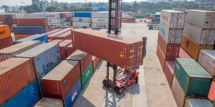 চট্টগ্রাম বন্দরে ‘স্টোর রেন্ট’ এক মাস স্থগিত