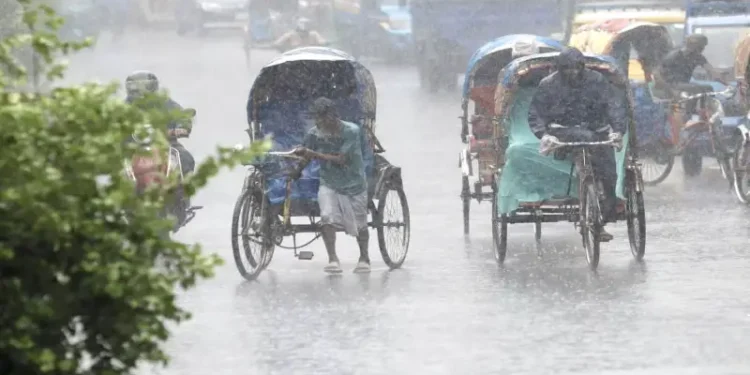 সকাল থেকে দুপুর পর্যন্ত ভারী বৃষ্টির বার্তা দিল আবহাওয়া অফিস