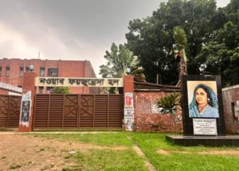 ল্যাপটপ চুরির অভিযোগে প্রভোস্টের অমানবিক মন্তব্য, তুমি এখনো হলে আছো কেনো?