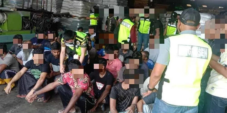 মালয়েশিয়ায় বিশেষ অভিযানে আটক,৩৬ বাংলাদেশি