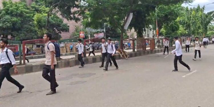 ঢাকা কলেজ ও সিটি কলেজের শিক্ষার্থীদের সংঘর্ষ, কয়েকজন আহত