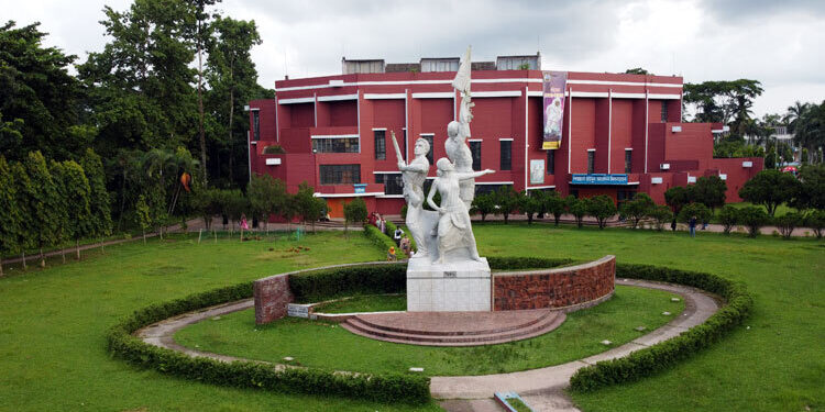 শিক্ষকদের স্বজনদের বহিরাগত আখ্যা