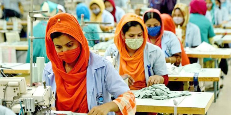 কর্মক্ষেত্রে নারীদের নেতৃত্বে নানা বাধা