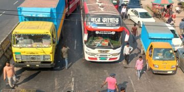 ঢাকা-আরিচা মহাসড়কে চলছে অবরোধ