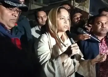 নাটোরে নেসকোর প্রিপেইড মিটার বাতিলের দাবিতে অবরোধ