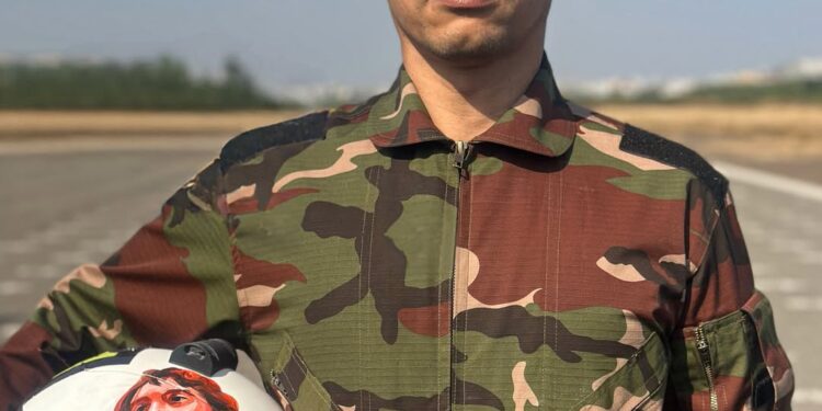 আশিক চৌধুরী জাম্প করবেন ওসমান হাদির ছবি আঁকা হেলমেট পরে