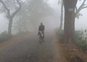 মেহেরপুরে শৈত্যপ্রবাহে স্থবির জনজীবন