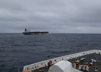 রাশিয়ার তেলবাহী জাহাজ জব্দ করলো যুক্তরাষ্ট্র